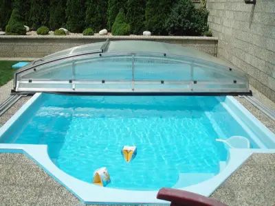 Posuvné zastřešení bazénu vám zpříjemní nejen léto